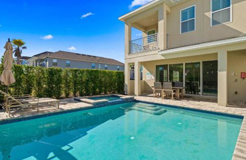 Epic Playhouse Getaway - Castle & Superhero Bunks Theater Private Pool No Rear Neighbors - Foto 56