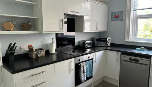 Central and Convenient with Private Parking - Foto 3, stove, dishwasher