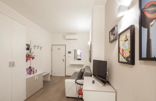 Metro Apartment - Photo 8