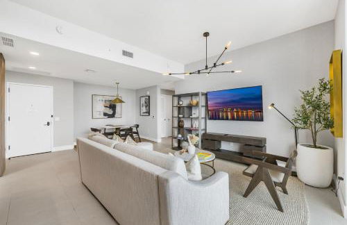 On The 49th Floor! Condo on Highest & Free Parking - Foto 14