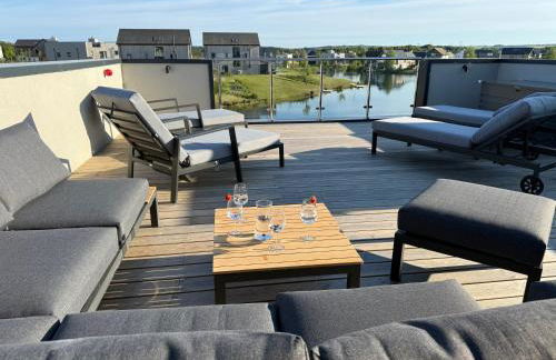 Still Waters - Luxury Lakeside Retreat with Hot Tub - Photo 5