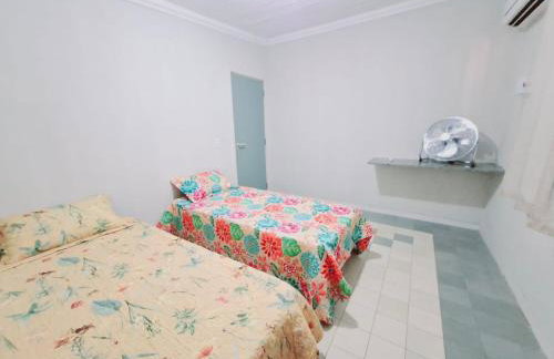 CASA - localizada no centro de Campo Grande - 2 quartos com ar e garagem para 2 carros - Foto 53