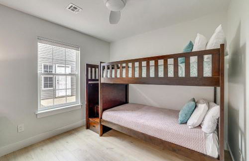 Chic Bentonville Home with Patio and Fire Pit! - Foto 17