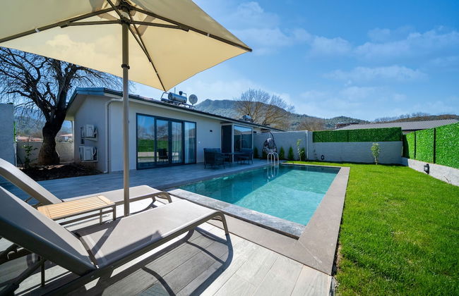 1 Bedroom Private Honeymoon Villa - Photo 1