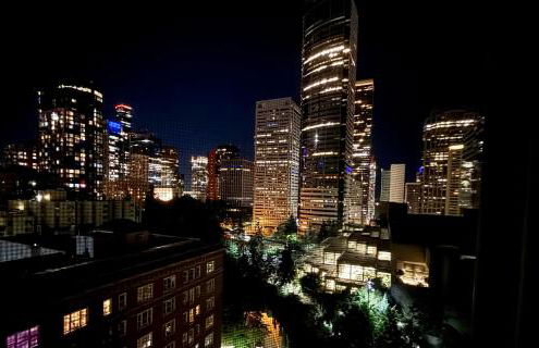 Downtown 2BR Penthouse with Prime Location & Views - Foto 17