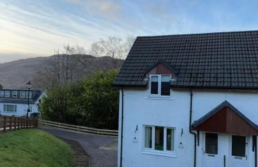 Stylish Highland Home - Photo 9