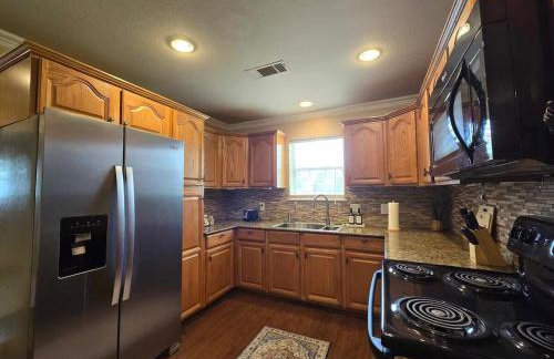 Pet Paradise on Main Fenced Yard Included - Foto 7