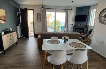 Seaview Luxury Apartment with private parking - Photo 7