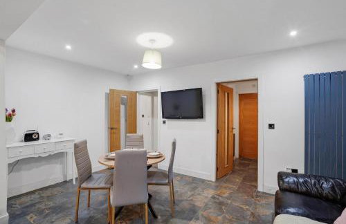 Spacious Modern 4BR Home 2 Luxury Bathrooms Private Parking Near M54, M6, JLR & WV1 - Foto 24