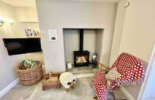 *Brecon Beacons,Log Burner, hot tub Dogs Welcome* - Photo 6