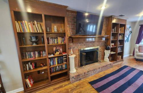 Large near Shops/Dining & easy access to freeway - Foto 11