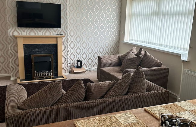 Crynallt Road Apartment - Neath - Photo 8