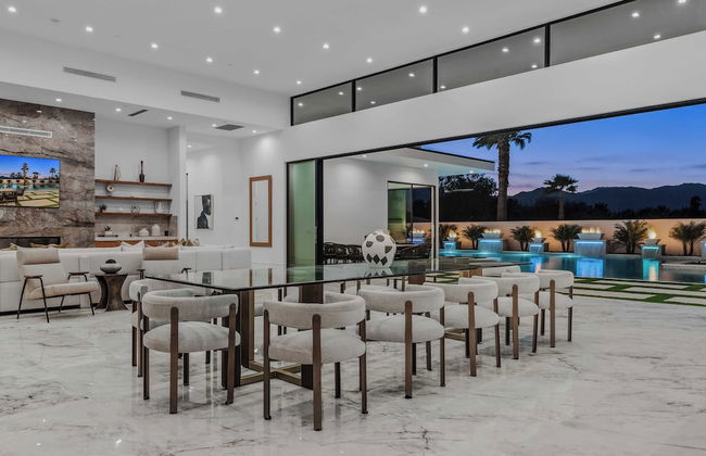 Fine Luxe Retreat w/ Pool & Hot Tub Bravo Villa #15 by Avantstay - Photo 16