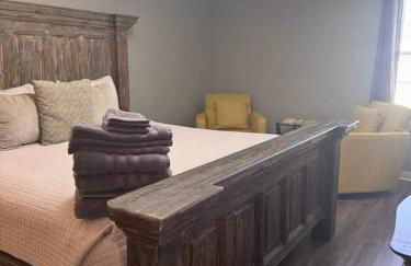 Decatur Chic Family Home with Pool Table - Photo 4