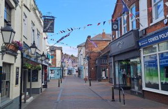 Penderic - 3 Bedroom Cowes Stay with Balcony & Panoramic Solent Views Close to Shops, Cafés, Sailing Clubs & Beach - Foto 24