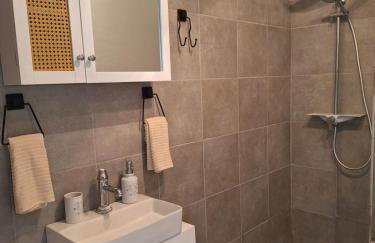 Apartma Under The Drunk Railroad - Foto 13