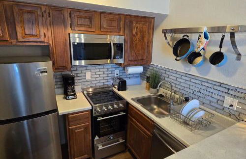 Cozy Updated Cove of Heaven, 5mins to Lake Hefner! - Photo 16