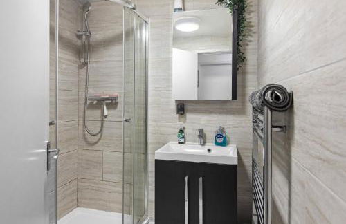 Forest View- Oasis Mural -Didsbury Zen Sleeps 10 - Photo 27