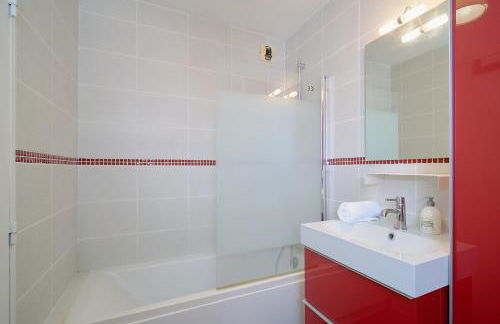 Bright, 2 bedrooms, central, garage and balcony - Foto 7