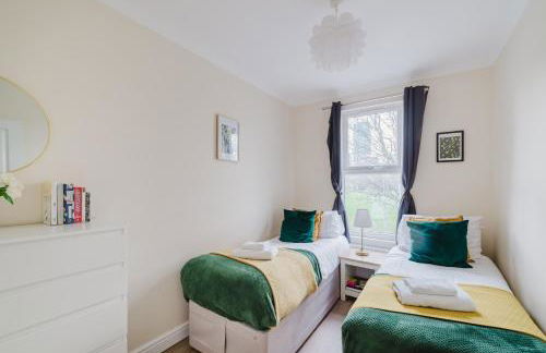 Modern Cosy Corner Flat 3 bed and loft sleep 7 people - Foto 8