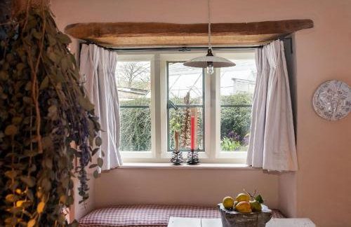 Charming 2BD Cottage in the Heart of Kingham! - Photo 17