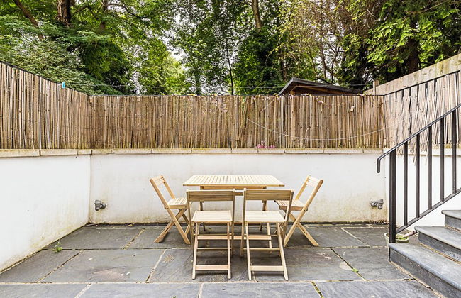 Charming and Modernised Edwardian Flat - Photo 25