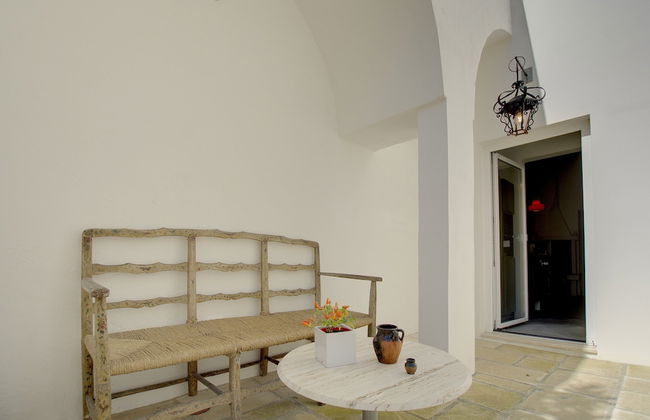 Lovely 70s Style Patio and Terrace - Photo 50