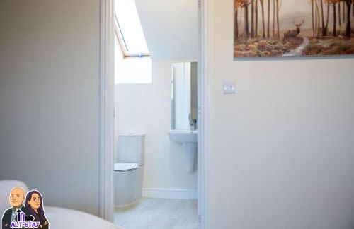 Kirkstall by Alt-Stay Contractor Accommodation - 4 Bed Contractor Home With Parking, Wi-Fi & Full Kitchen - Ideal For Long stays - Foto 19