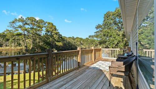 Tara's Riverfront Hideaway - Photo 2