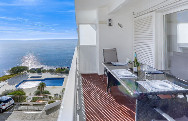 Apartment in Roses With Stunning Beachfront Views - Photo 16