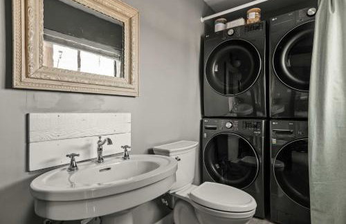 The Outlaw By The Cohost Company - Foto 52