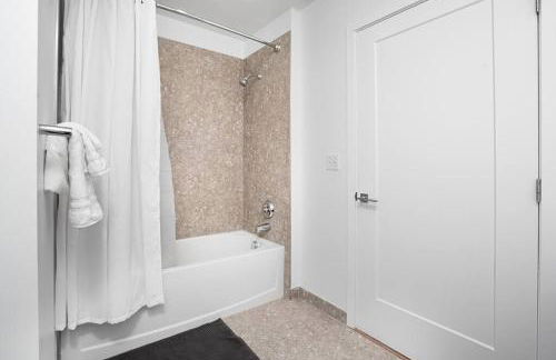 Empire State View - Luxury Apt - Shuttle to NYC - Foto 26