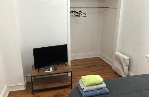 Private 2 bedroom and 1 bathroom house in a quiet area and convenient to NYC bus and train, MetLife Stadium FIFA World Cup 35 minutes away - Foto 6