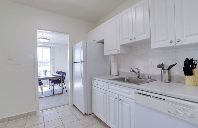 Elegant Apartments Near the Pentagon - Photo 52