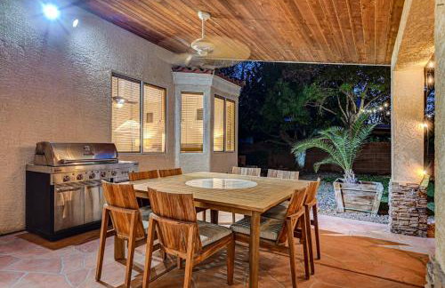 Luxury 6 BR Home Large Pool & Spa with Grassy Yard - Photo 47