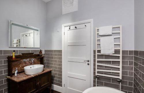 Stunning 5 Bed in the Centre of Bourton! - Photo 58