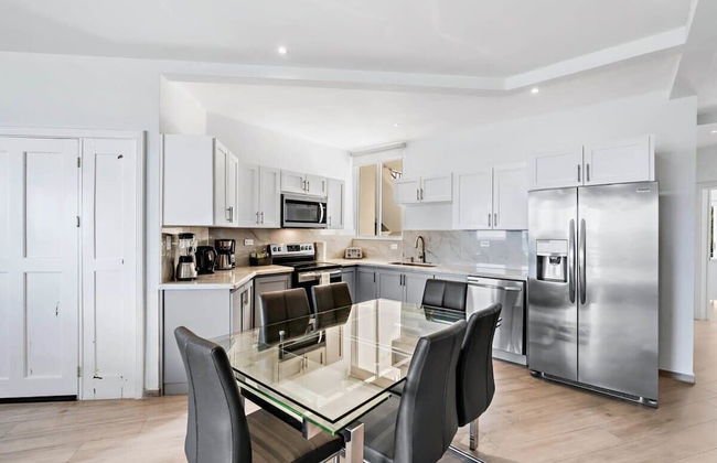 3-Bedroom, 2-Bath Beachfront Condo with Pool - Photo 9