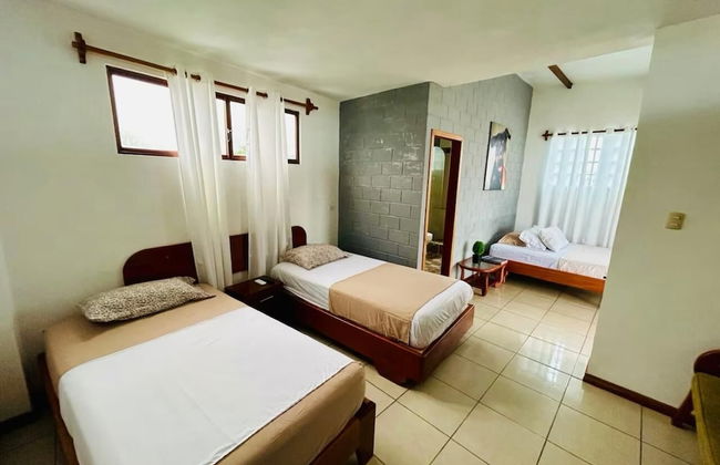 Del mar del Galapagos - Photo 8