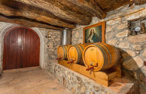 Villa With Pool, Jacuzzi, Sauna, Fitness, Playground & Wine Cellar - Photo 31