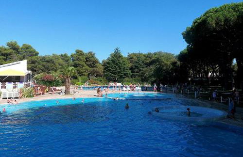 Chalet w/ Terrace & Pool - Foto 36