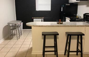 Walk to LSU stadium & close to downtown - Foto 1