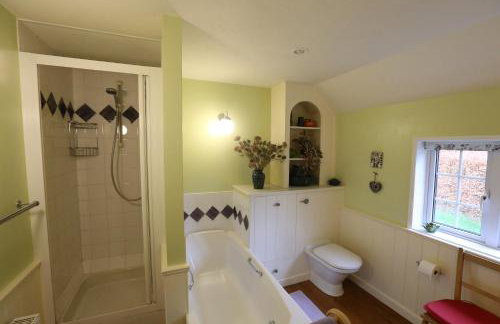 3-bedroom cottage set in a large enclosed garden - Foto 18