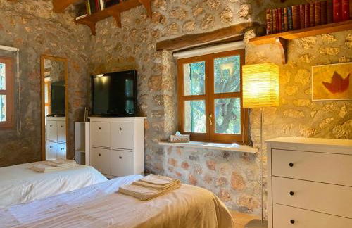 Fabulous Rustic Villa Set On Mountain With Unique Views - Foto 29