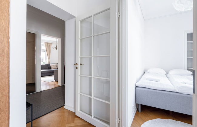 Historical 2BR Apartment with Sauna & Great Location - Foto 7