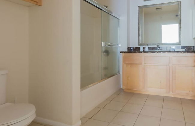 LAs Premier Apartments - Photo 70