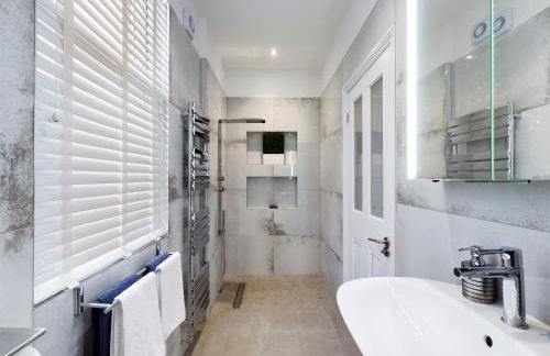 No 3 at Upton Cross House, Chester - Photo 9