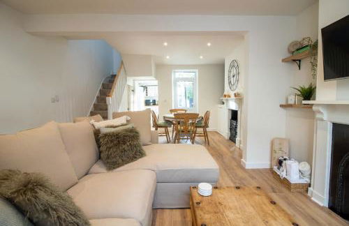 Stylish and Modern Town Centre End-of Terrace Home - Foto 16