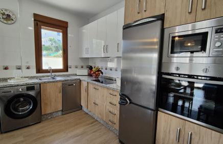 HAPPY HOLIDAYS - Photo 15