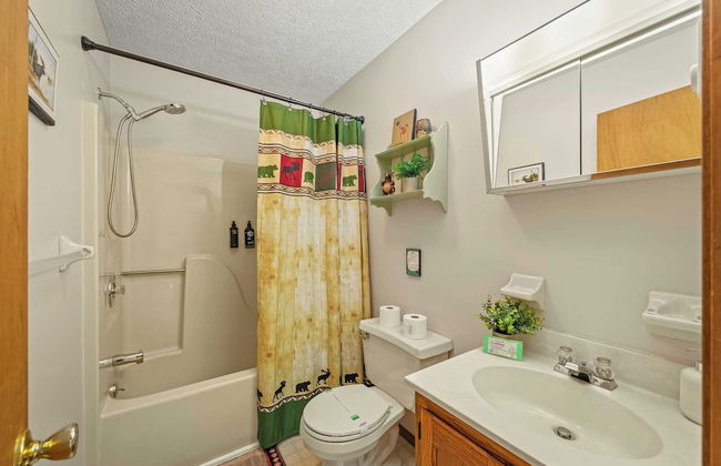 Shady Pines by Avantstay Enclosed Porch, Game Rooms, & Lake/beach Access! - Foto 21