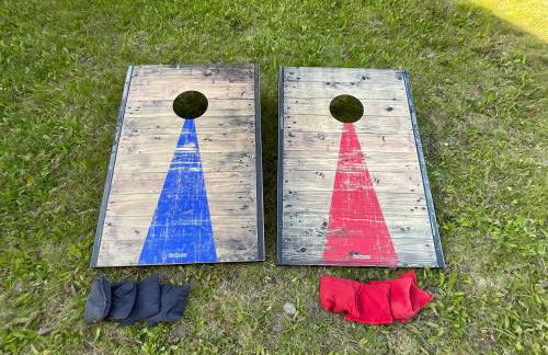 Beautiful Bungalow and Bunk House, Close to Lake - Foto 26